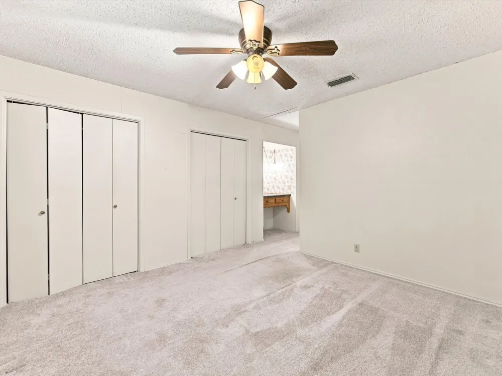 613 Cooper Street Ennis, TX 75119
