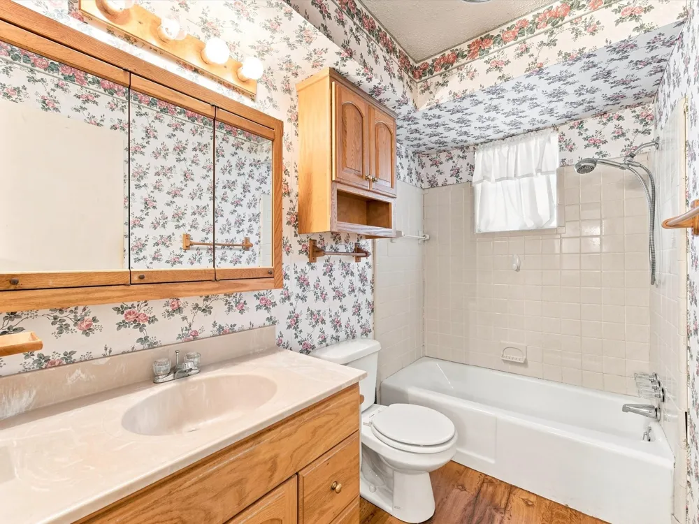 613 Cooper Street Ennis, TX 75119
