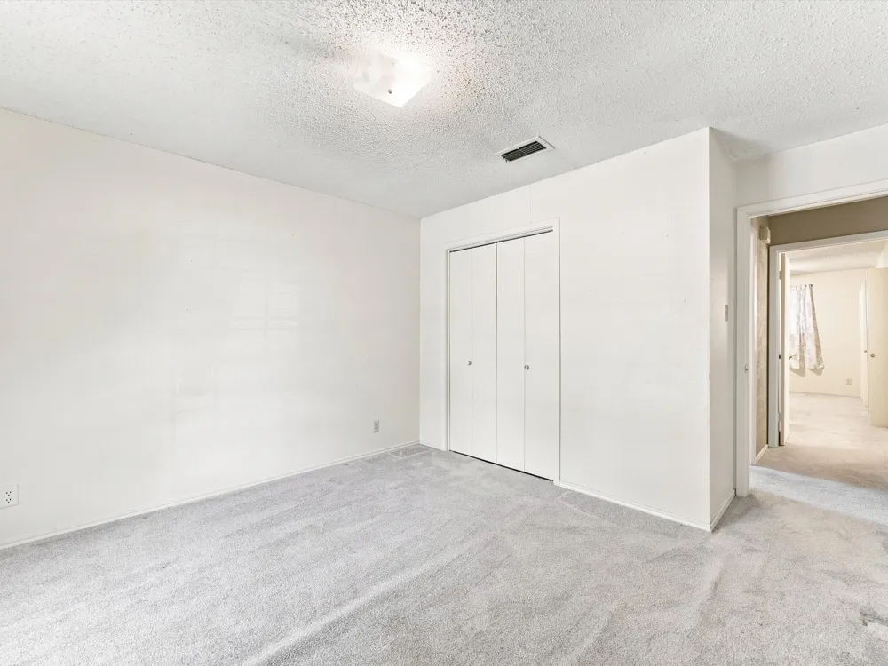 613 Cooper Street Ennis, TX 75119