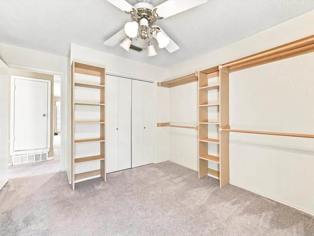 613 Cooper Street Ennis, TX 75119