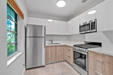 411 Santander Ave #1