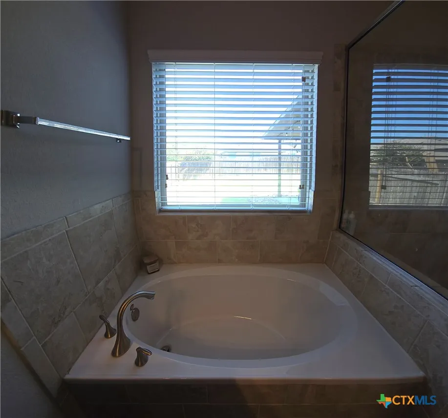 129 Diamondback Cove Buda, TX 78610