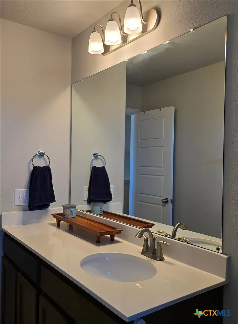 129 Diamondback Cove Buda, TX 78610