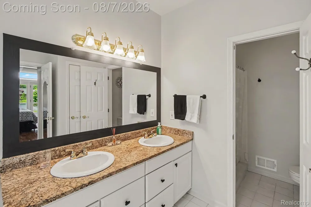 10654 W Braemar Rose Township, MI 48442