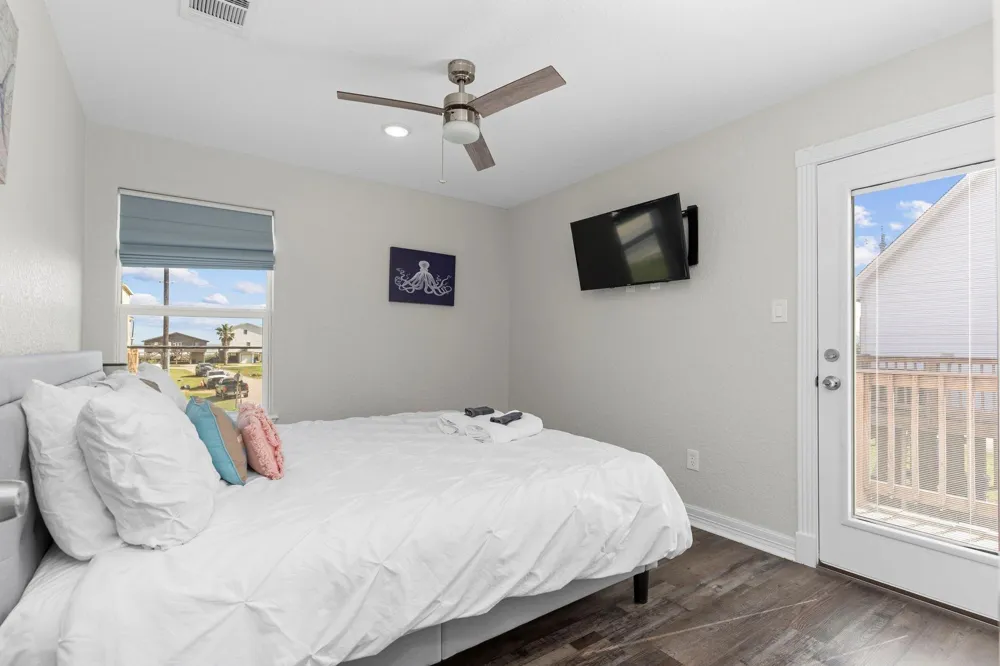 203 Sandpebble Place Surfside Beach, TX 77541