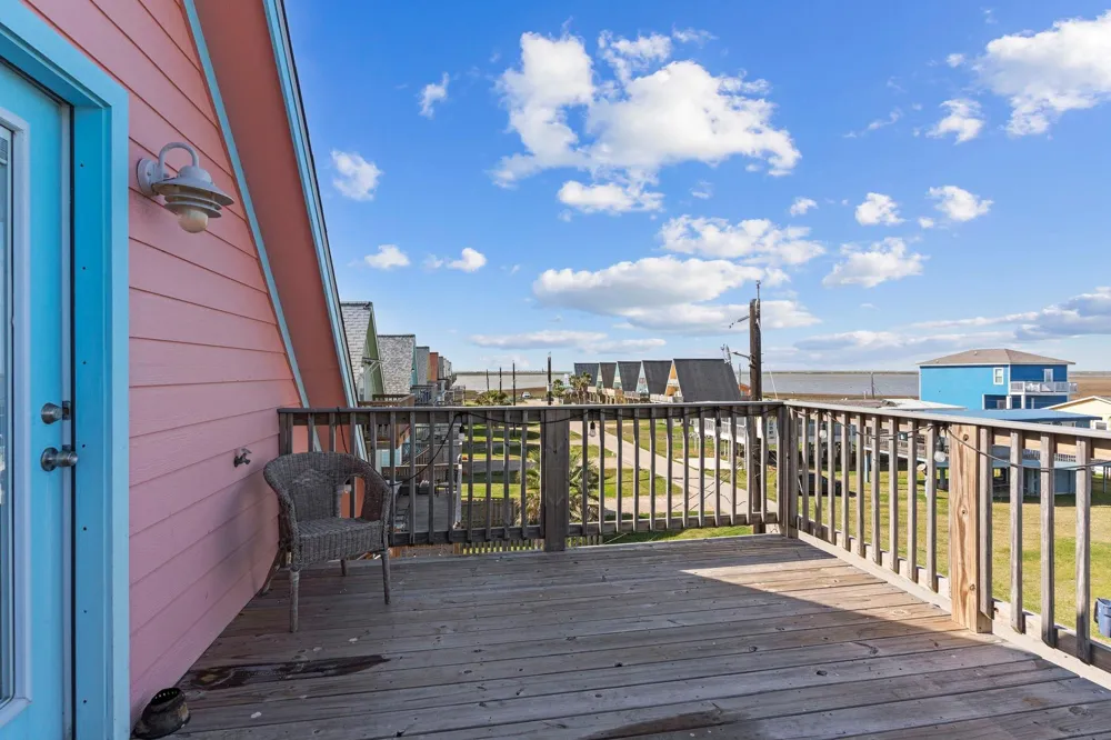 203 Sandpebble Place Surfside Beach, TX 77541