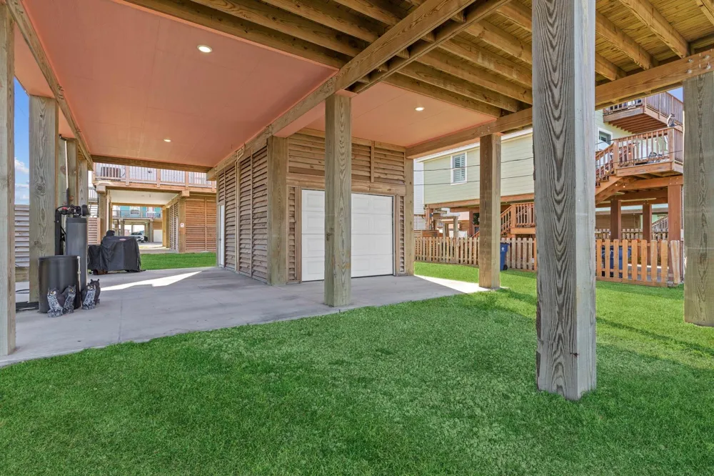 203 Sandpebble Place Surfside Beach, TX 77541