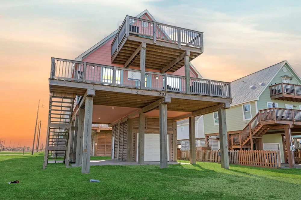 203 Sandpebble Place Surfside Beach, TX 77541