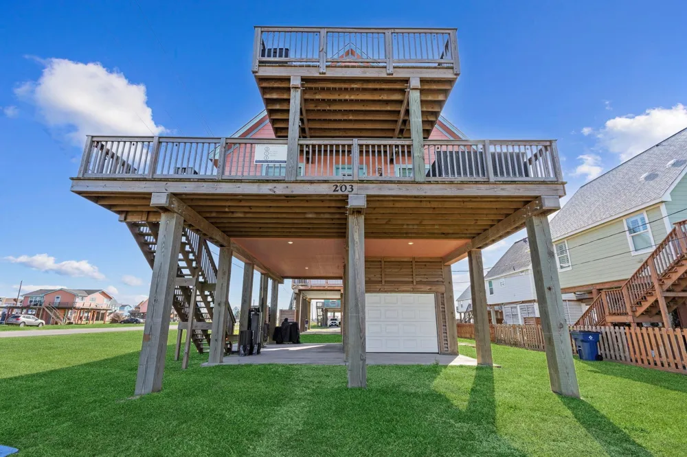 203 Sandpebble Place Surfside Beach, TX 77541