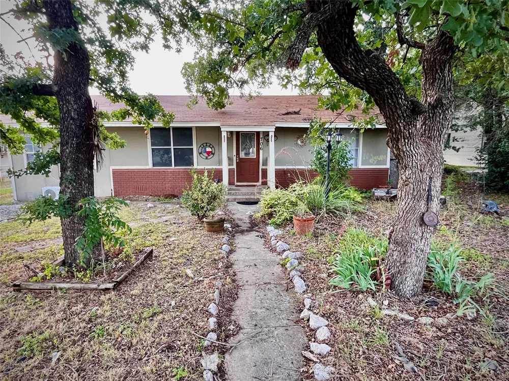 706 Early Blvd Early, TX 76802