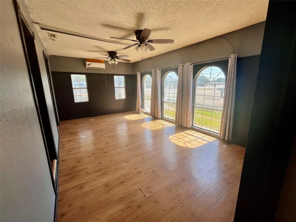 706 Early Blvd Early, TX 76802