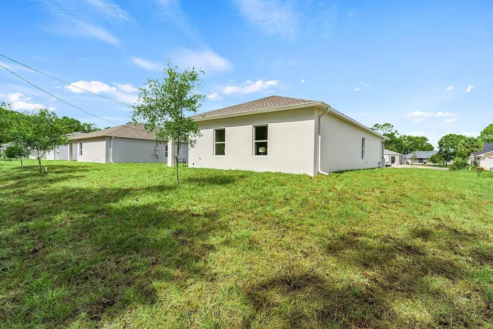 8236 104TH COURT Vero Beach, FL 32967