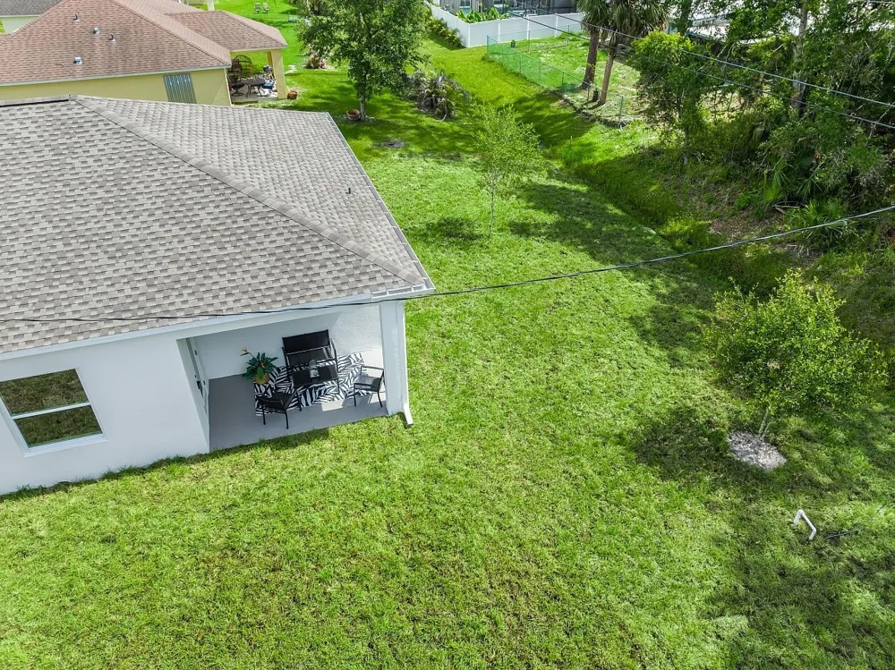 8236 104TH COURT Vero Beach, FL 32967