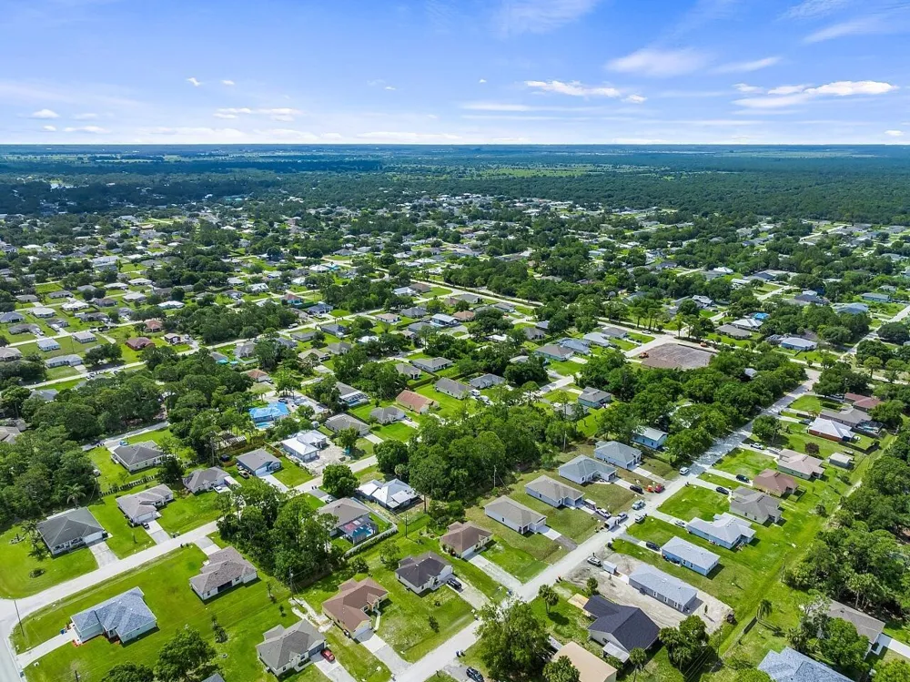 8236 104TH COURT Vero Beach, FL 32967