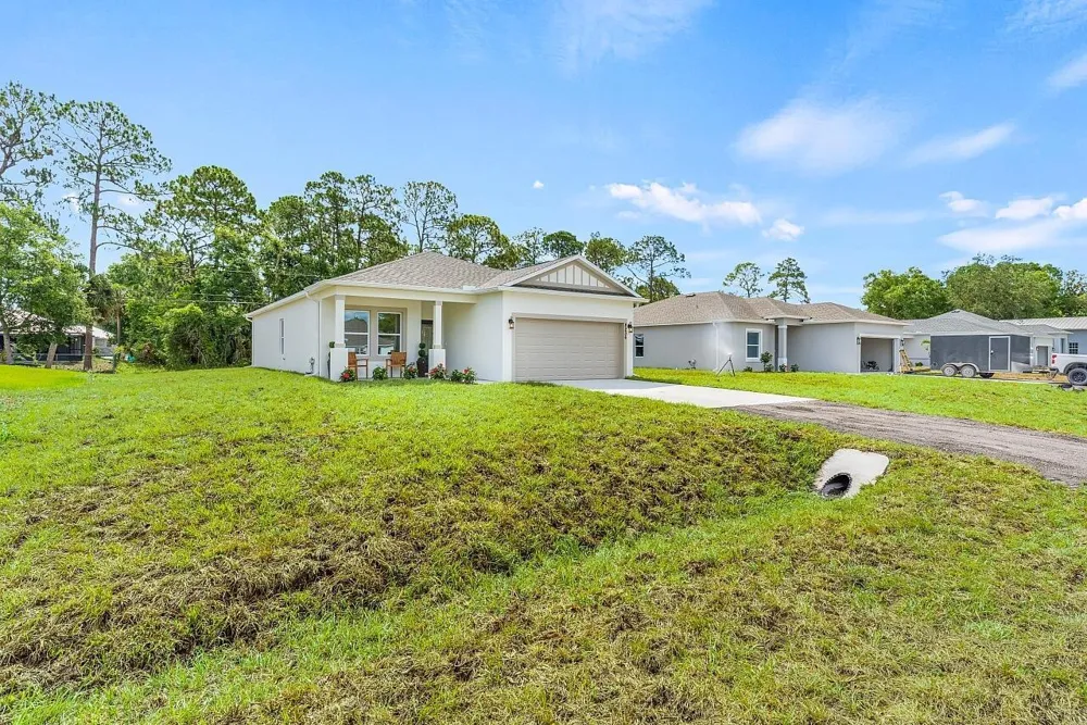 8236 104TH COURT Vero Beach, FL 32967