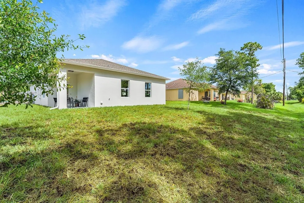 8236 104TH COURT Vero Beach, FL 32967