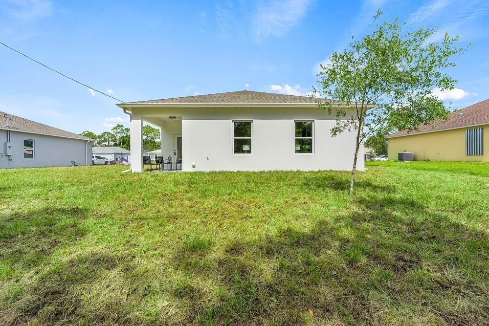 8236 104TH COURT Vero Beach, FL 32967