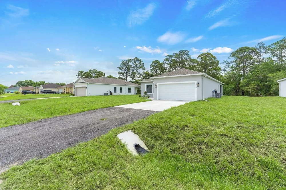8226 104TH COURT Vero Beach, FL 32967