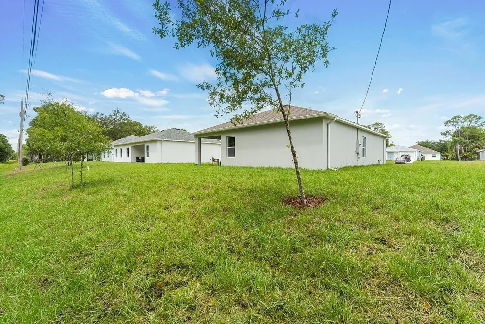 8226 104TH COURT Vero Beach, FL 32967