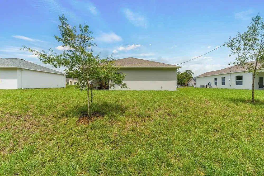 8226 104TH COURT Vero Beach, FL 32967