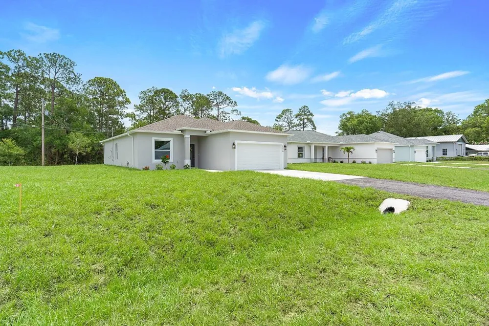 8226 104TH COURT Vero Beach, FL 32967