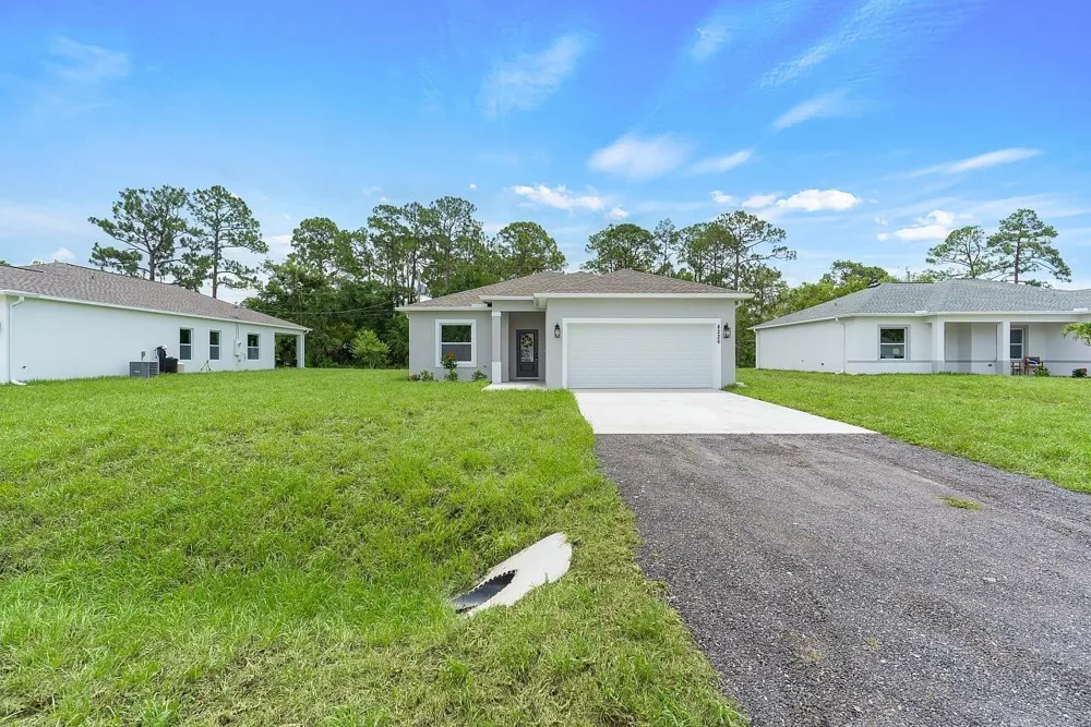 8226 104TH COURT Vero Beach, FL 32967