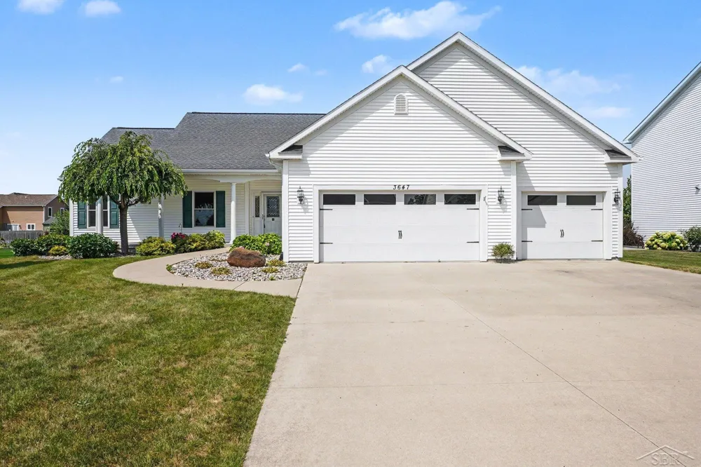 3647 Coachmans Ridge Drive Saginaw Charter Township, MI 48603