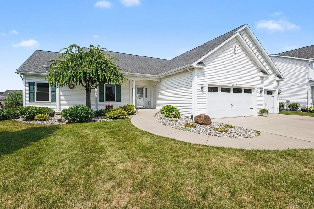 3647 Coachmans Ridge Drive Saginaw Charter Township, MI 48603