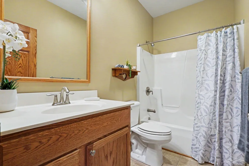3647 Coachmans Ridge Drive Saginaw Charter Township, MI 48603