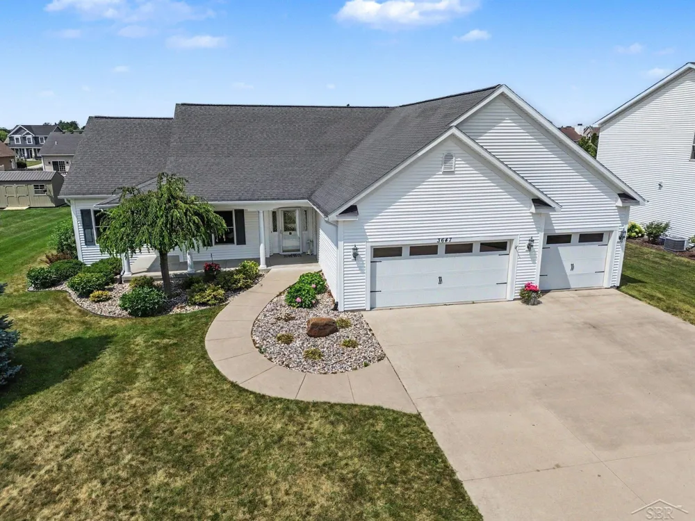 3647 Coachmans Ridge Drive Saginaw Charter Township, MI 48603