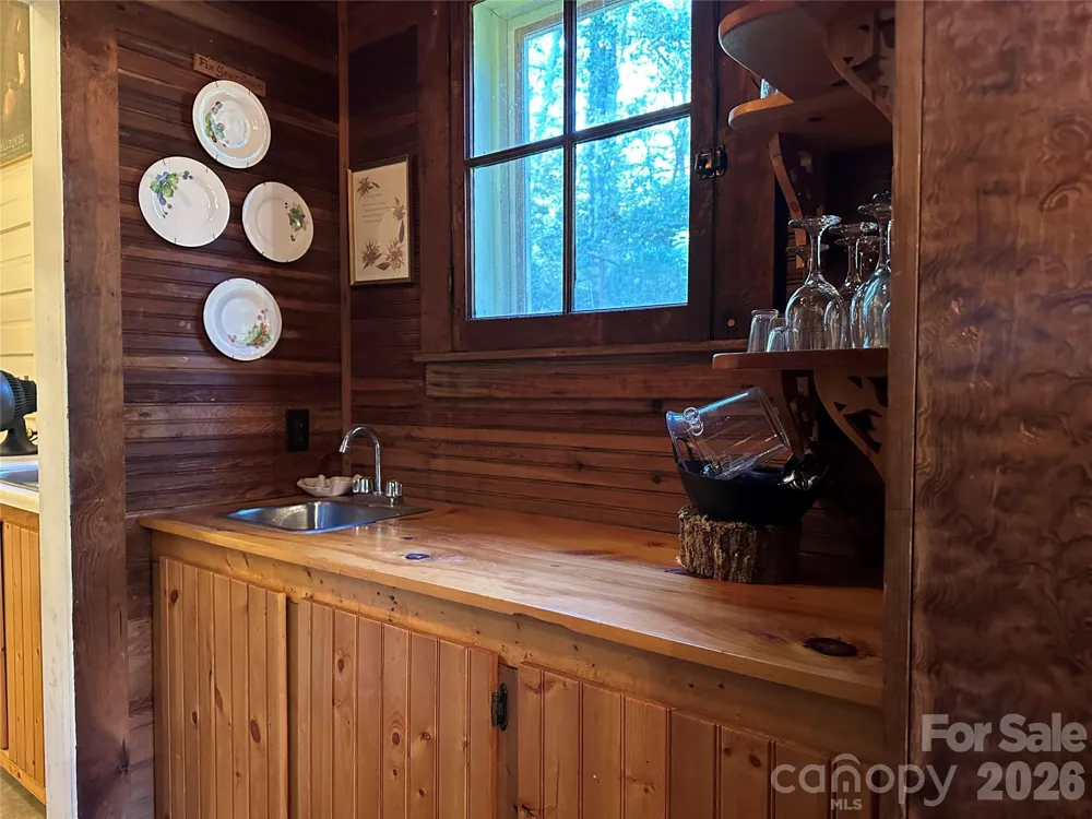 16 Osborn Knob Road Little Switzerland, NC 28749