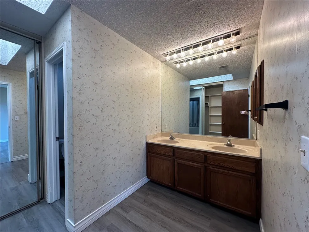 2429 Woodway Drive Corpus Christi, TX 78414