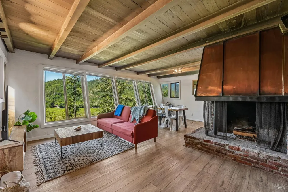 11688 Oak Road Forestville, CA 95436