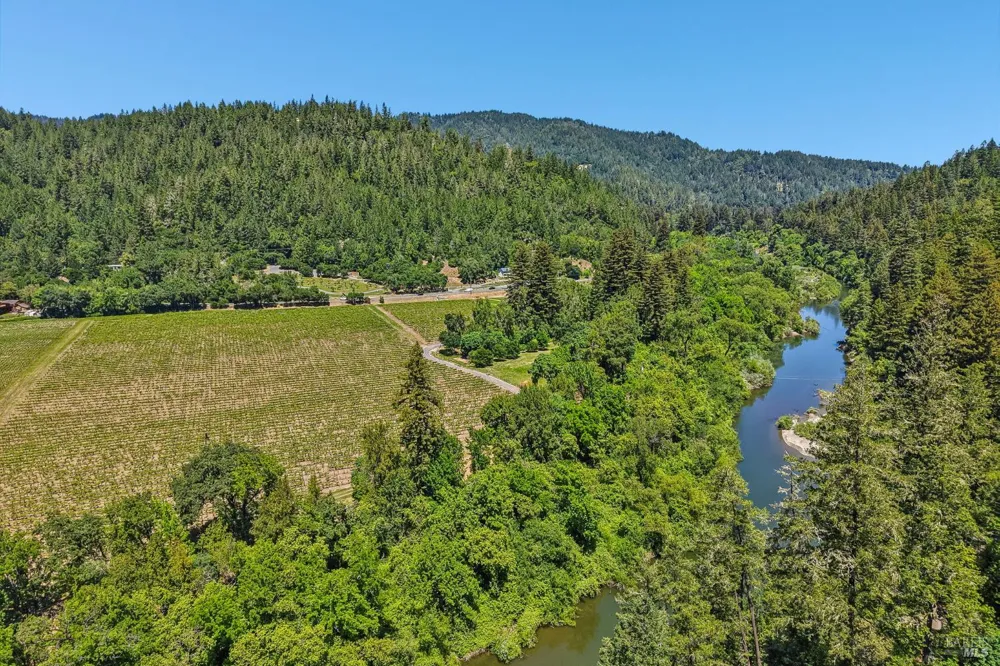 11688 Oak Road Forestville, CA 95436