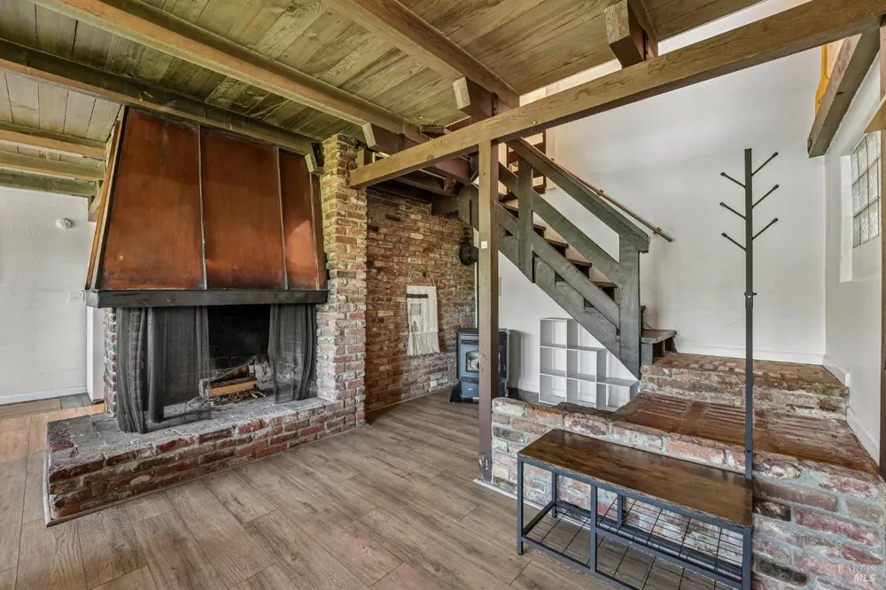 11688 Oak Road Forestville, CA 95436