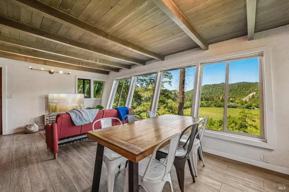 11688 Oak Road Forestville, CA 95436