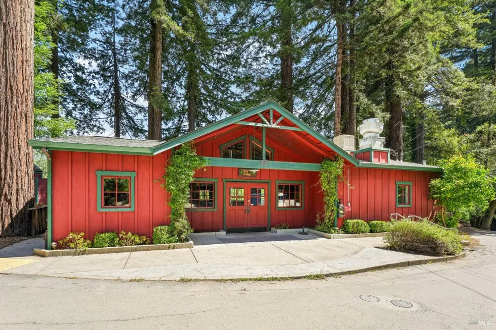 11688 Oak Road Forestville, CA 95436