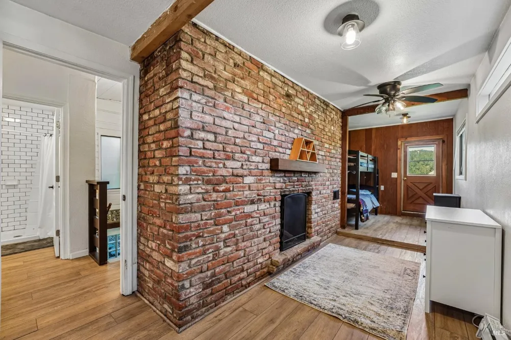 11688 Oak Road Forestville, CA 95436