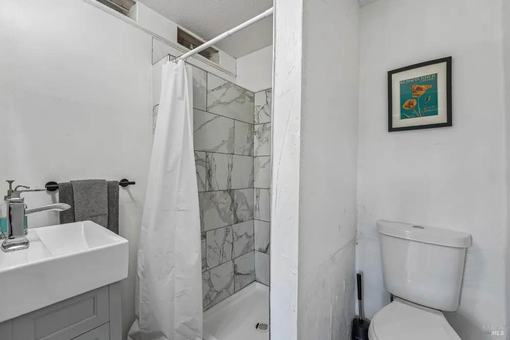 11688 Oak Road Forestville, CA 95436