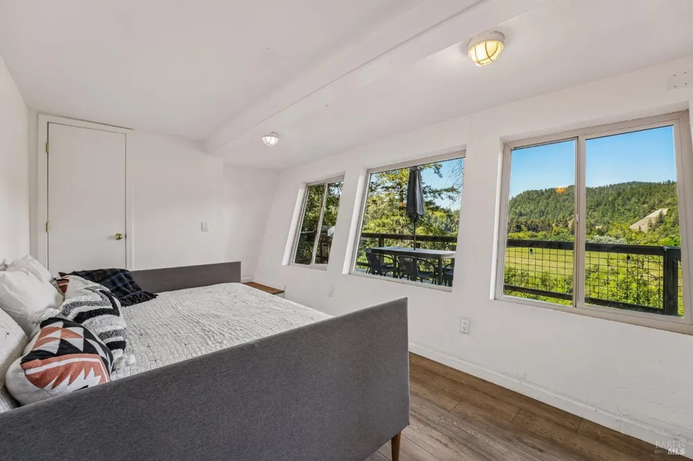 11688 Oak Road Forestville, CA 95436