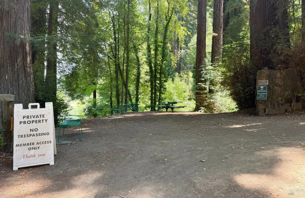 11688 Oak Road Forestville, CA 95436
