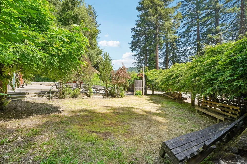 11688 Oak Road Forestville, CA 95436