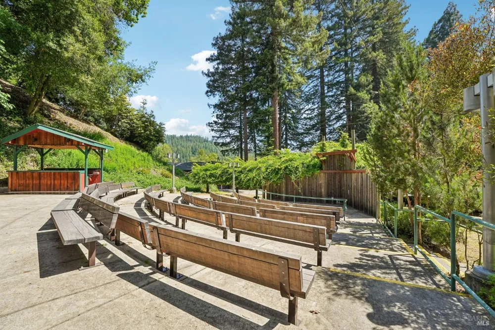 11688 Oak Road Forestville, CA 95436