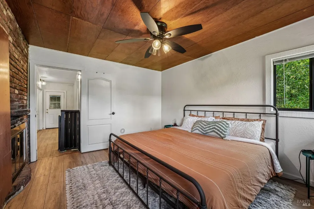 11688 Oak Road Forestville, CA 95436