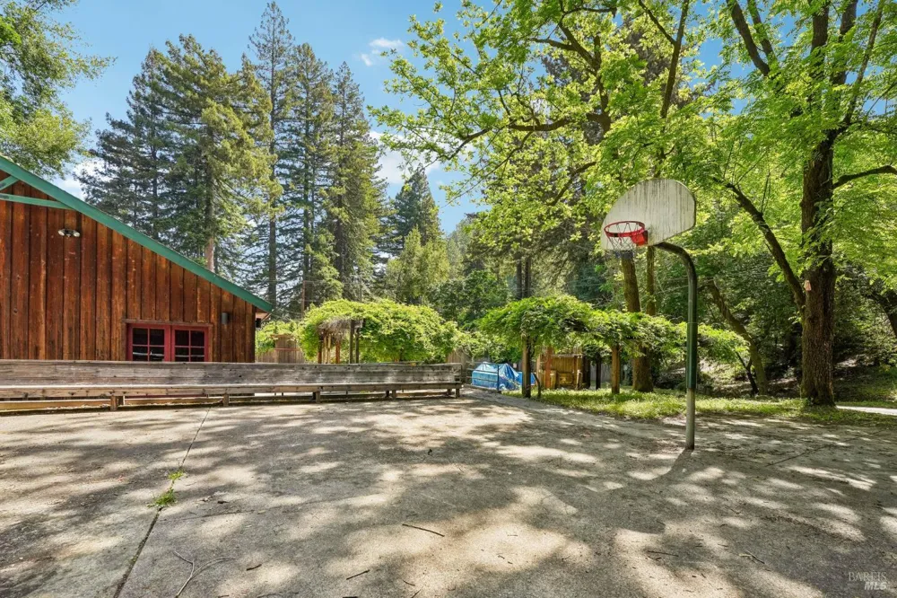 11688 Oak Road Forestville, CA 95436