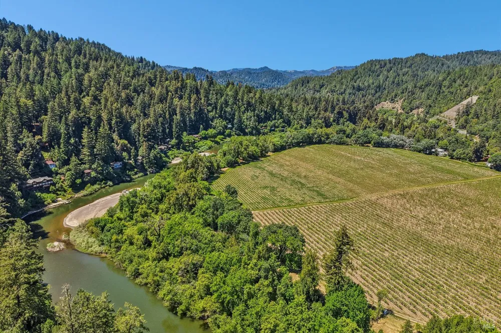 11688 Oak Road Forestville, CA 95436