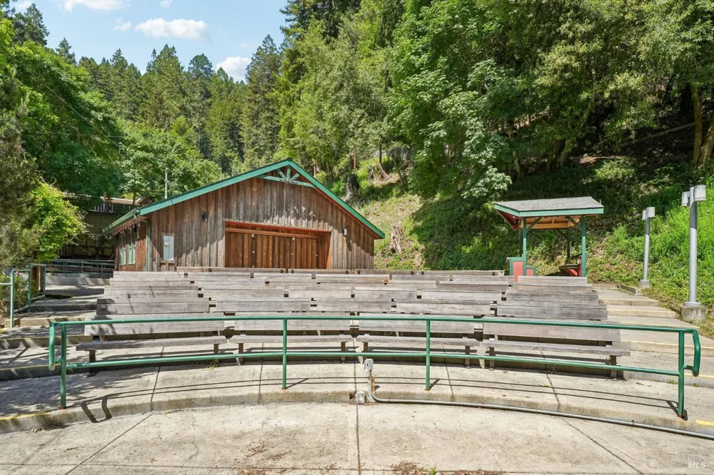 11688 Oak Road Forestville, CA 95436