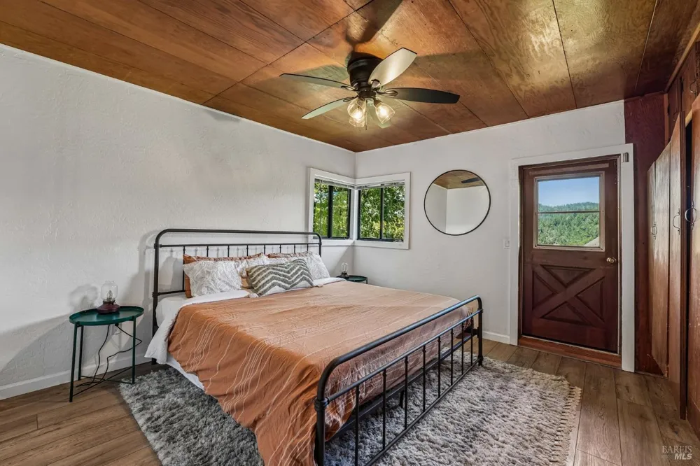 11688 Oak Road Forestville, CA 95436