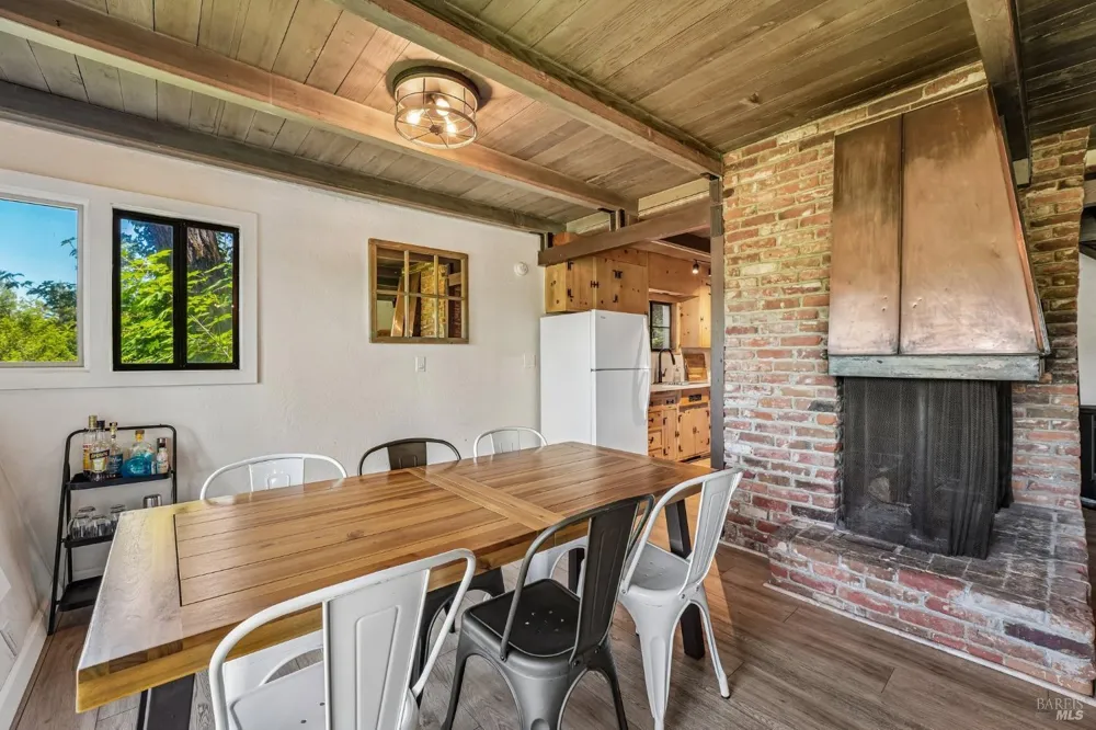 11688 Oak Road Forestville, CA 95436