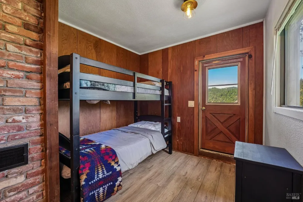 11688 Oak Road Forestville, CA 95436